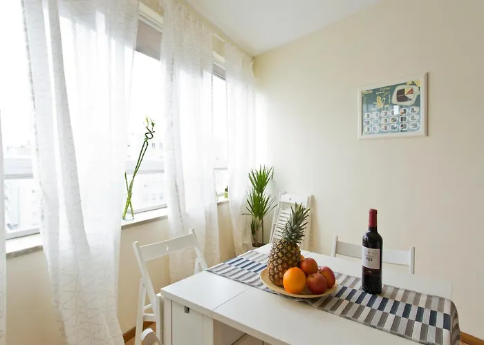 Host Wise - Spacious Trendy Flat W Netflix - Location * Oporto