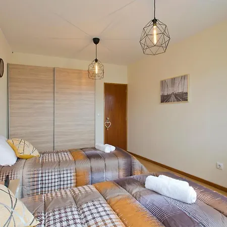 Host Wise - Spacious Trendy Flat W Netflix - Location Apartment *