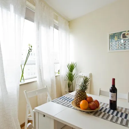 Host Wise - Spacious Trendy Flat W Netflix - Location * Oporto