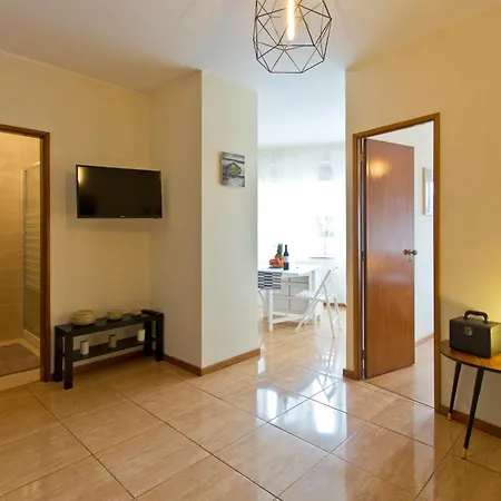 Host Wise - Spacious Trendy Flat W Netflix - Location Apartament