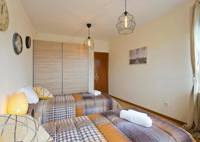 Host Wise - Spacious Trendy Flat W Netflix - Location Apartman *