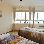 Host Wise - Spacious Trendy Flat W Netflix - Location Lejlighed *